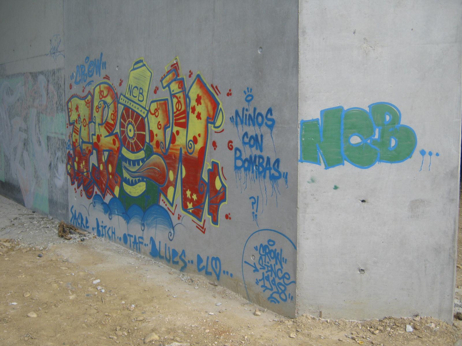 Mur en béton lisse avant