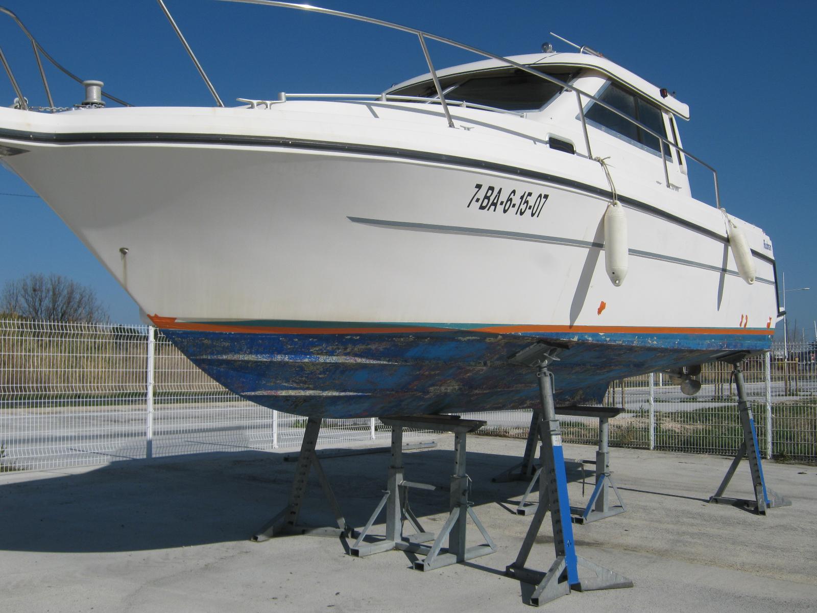Bateau de plaisance avant
