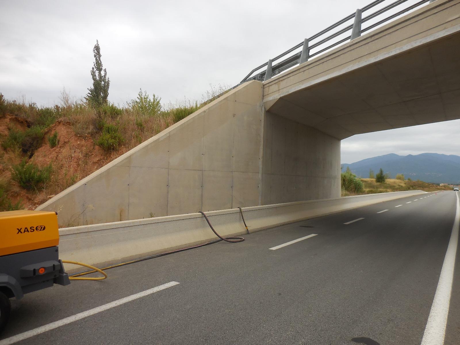 Pont sur voie de circulation après
