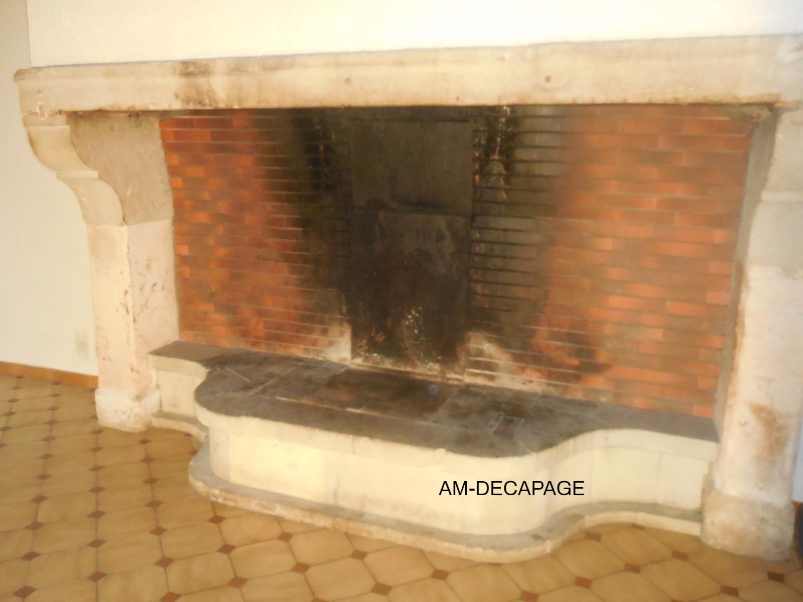 Cheminée en pierre avant