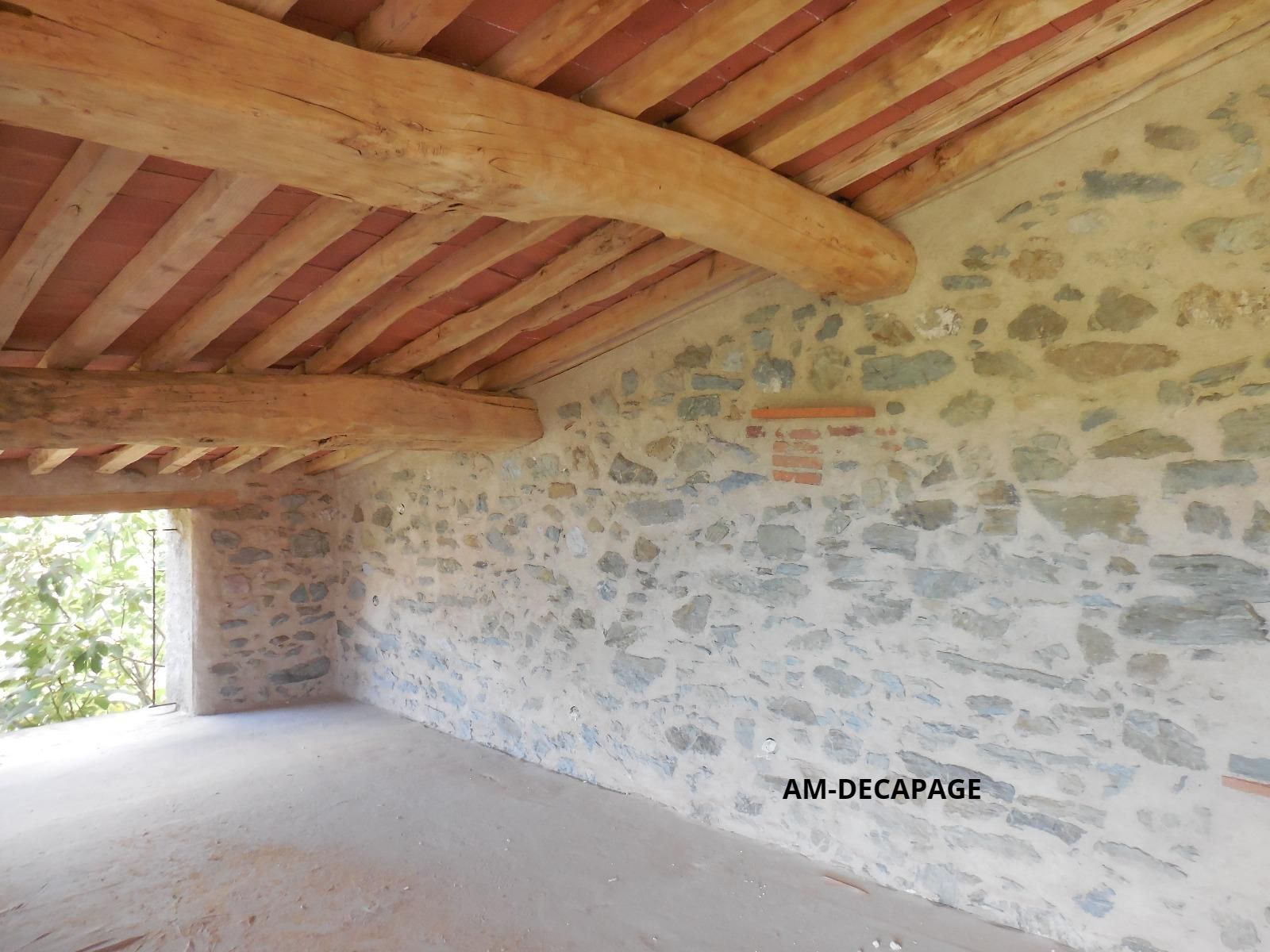 Abris sous pente après