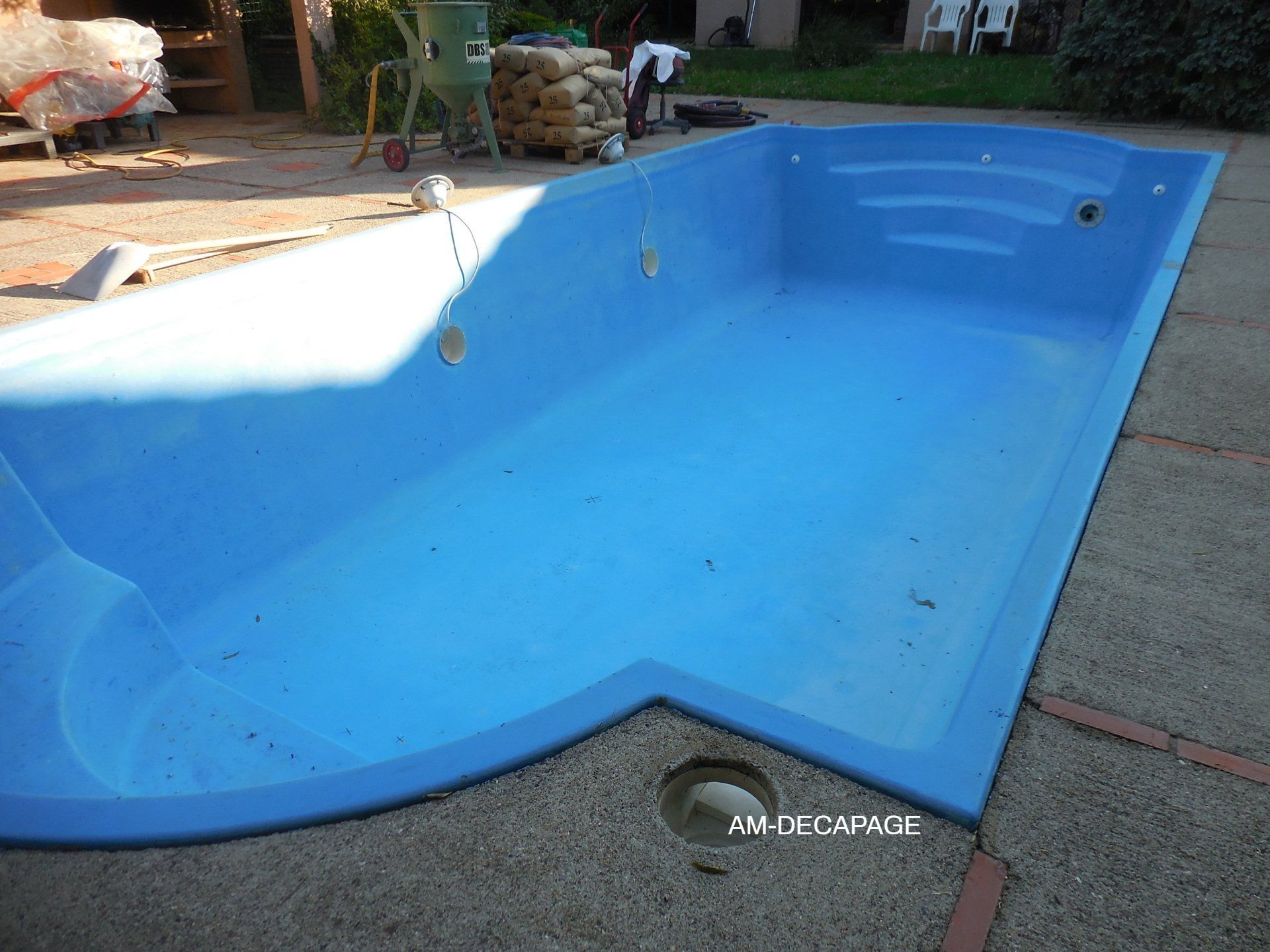 Piscine rectangulaire avec coque polyester avant sablage