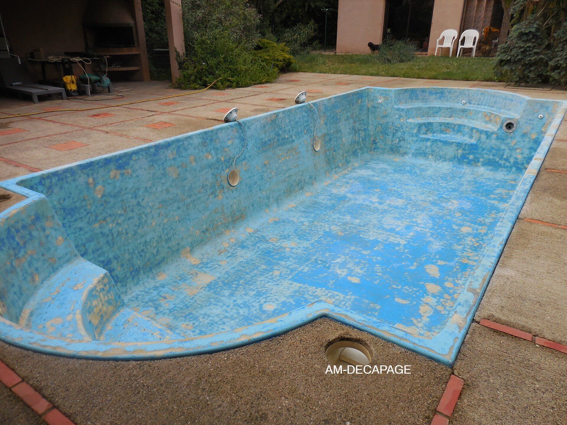 Piscine rectangulaire avec coque polyester après sablage