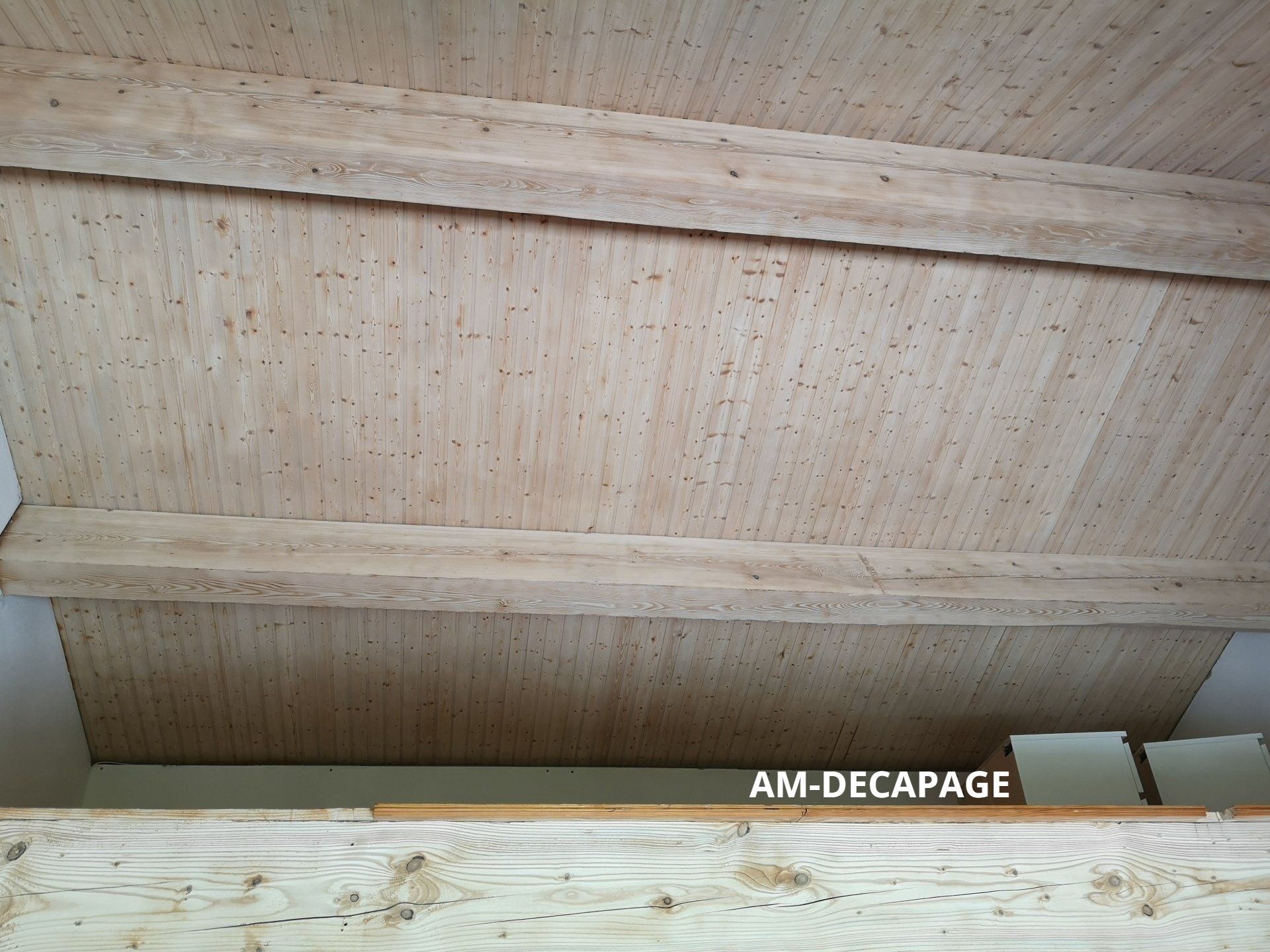 Plafond en lambris après
