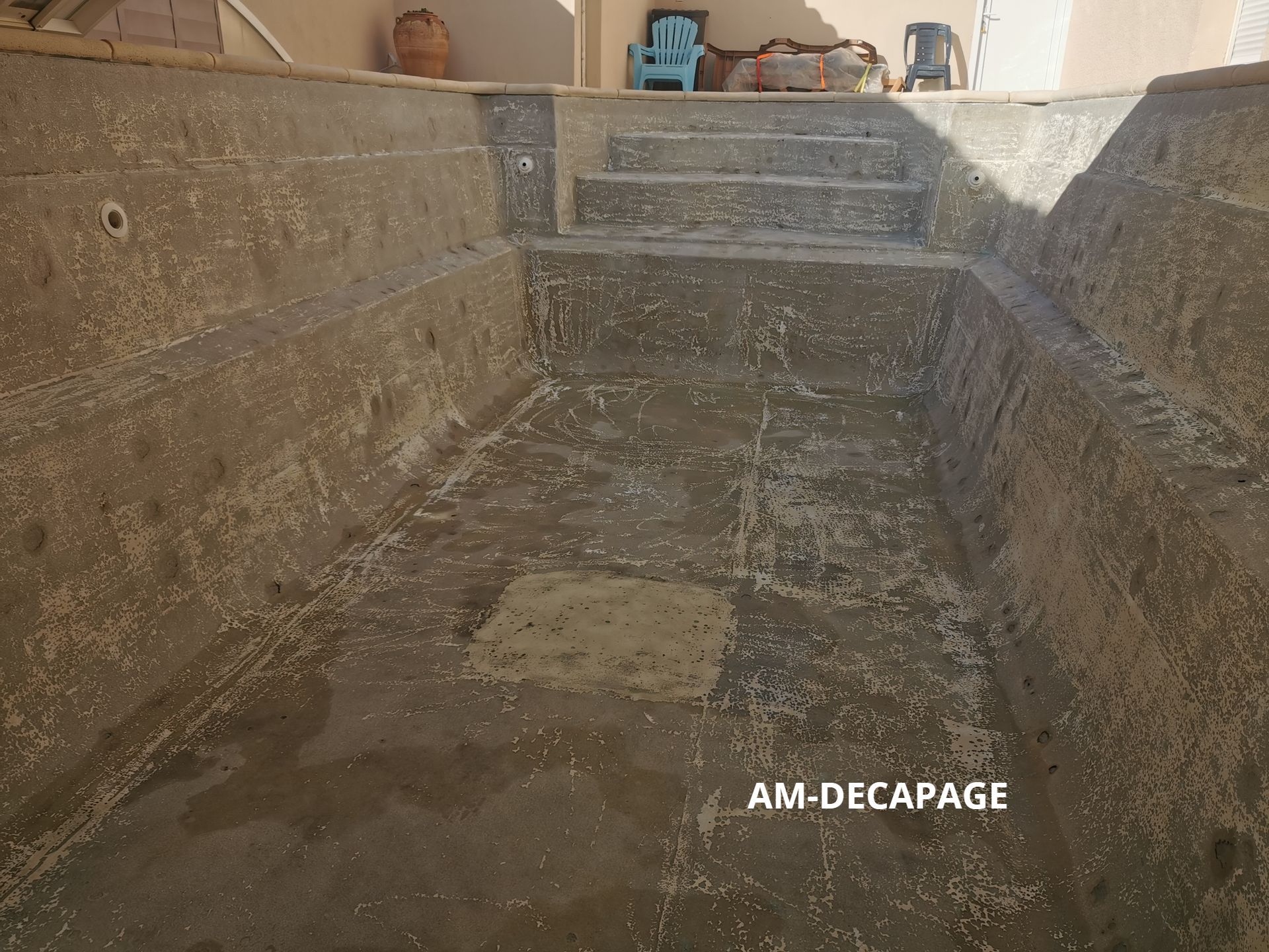 Bassin en béton beige après sablage