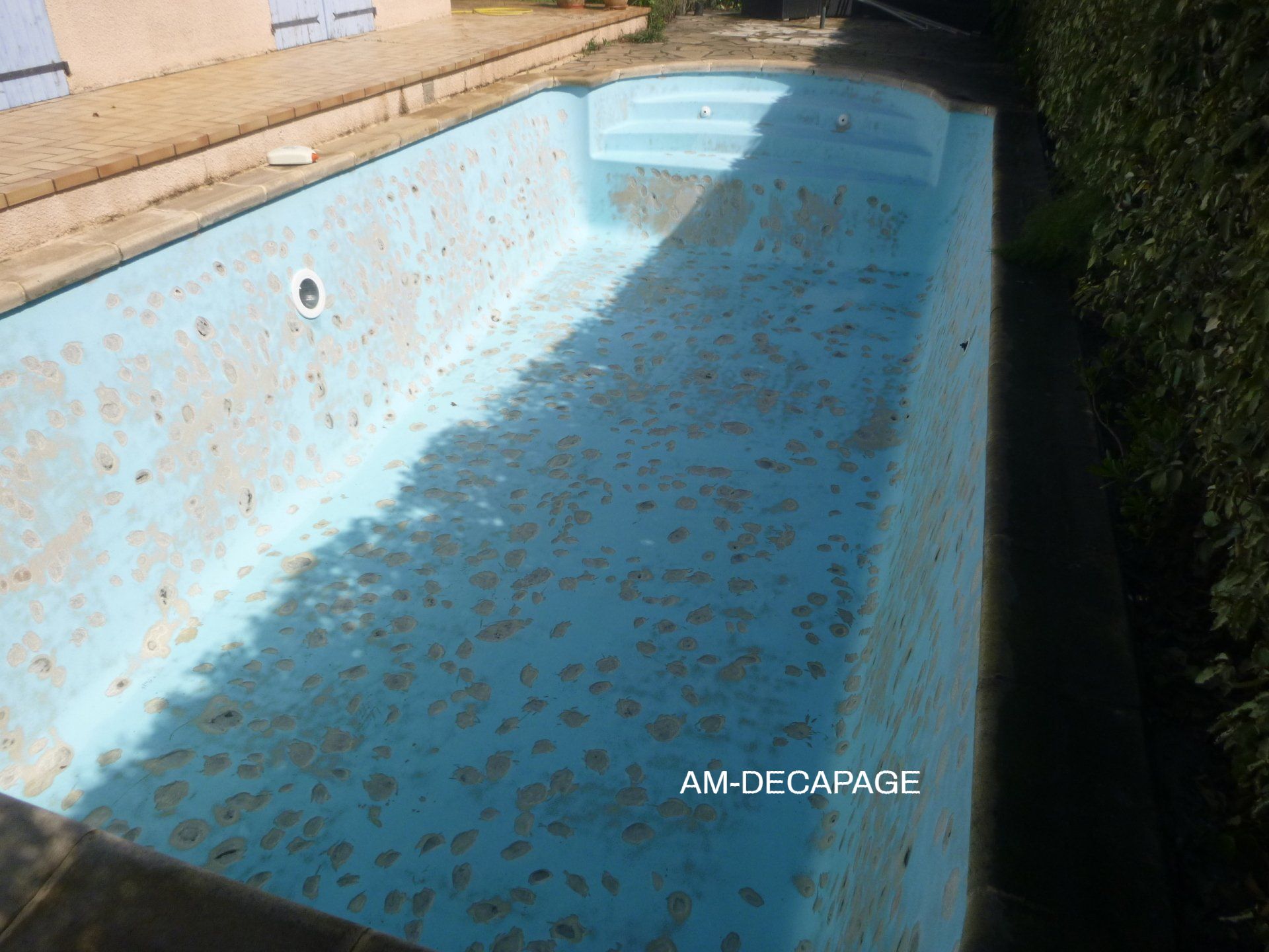Piscine avec une coque polyester après sablage