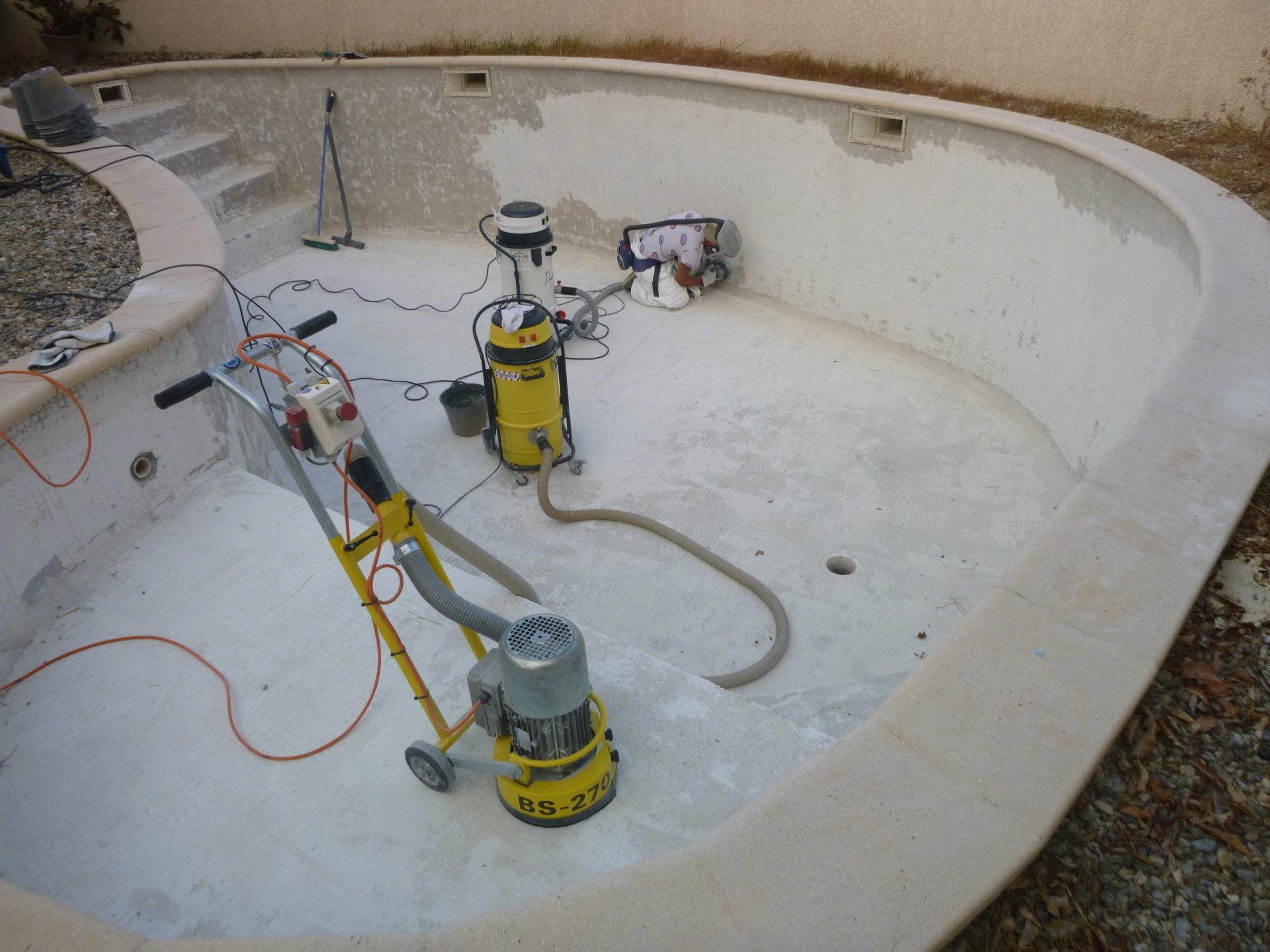 Ponçage de la colle