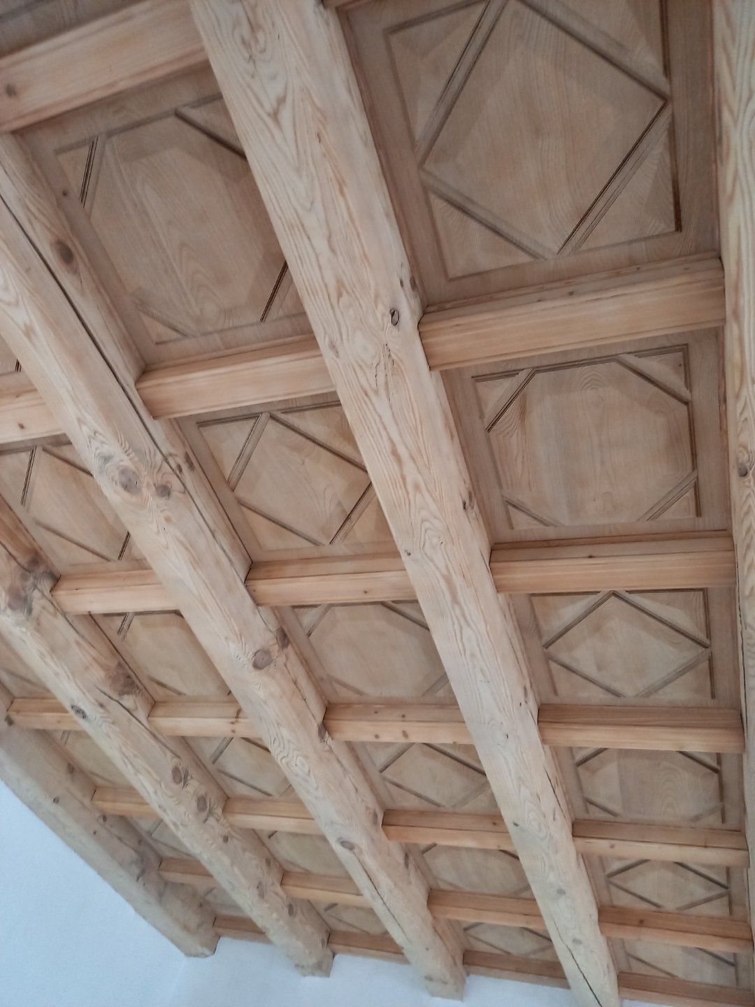 Plafond en bois après
