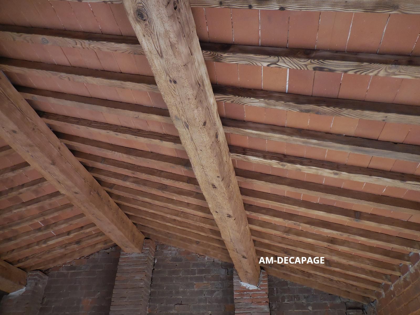 Sous toit avant après avec poutres