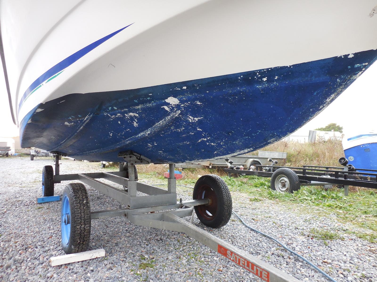 Petit bateau avant intervention