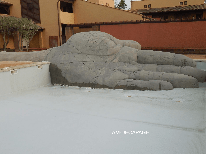 Sculpture béton peint après sablage