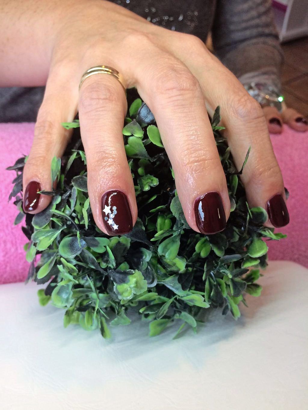 Nageldesign mit Dekogrün