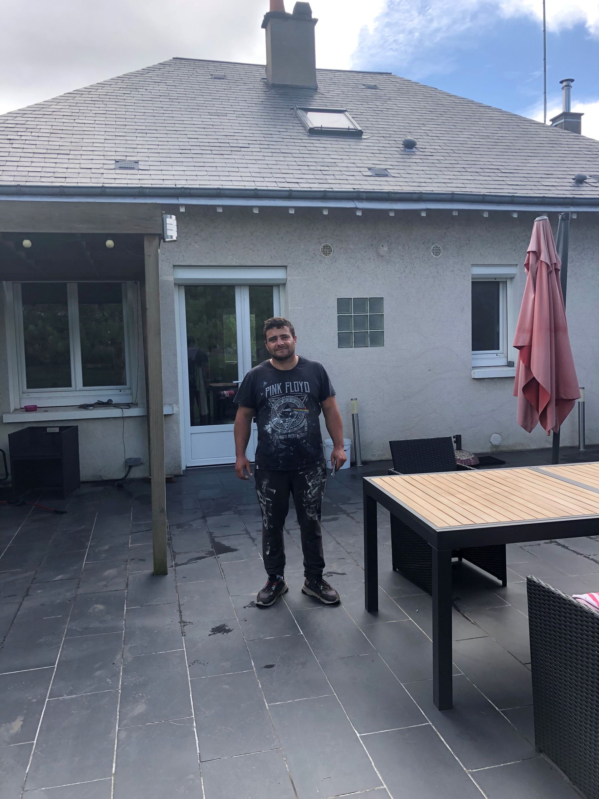 Photo du dirigeant devant une prestation finie