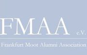Das Logo der FMAA ist ein weißer Schriftzug auf blauem Grund.