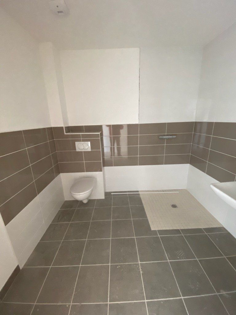 Sanitaire public avec douche