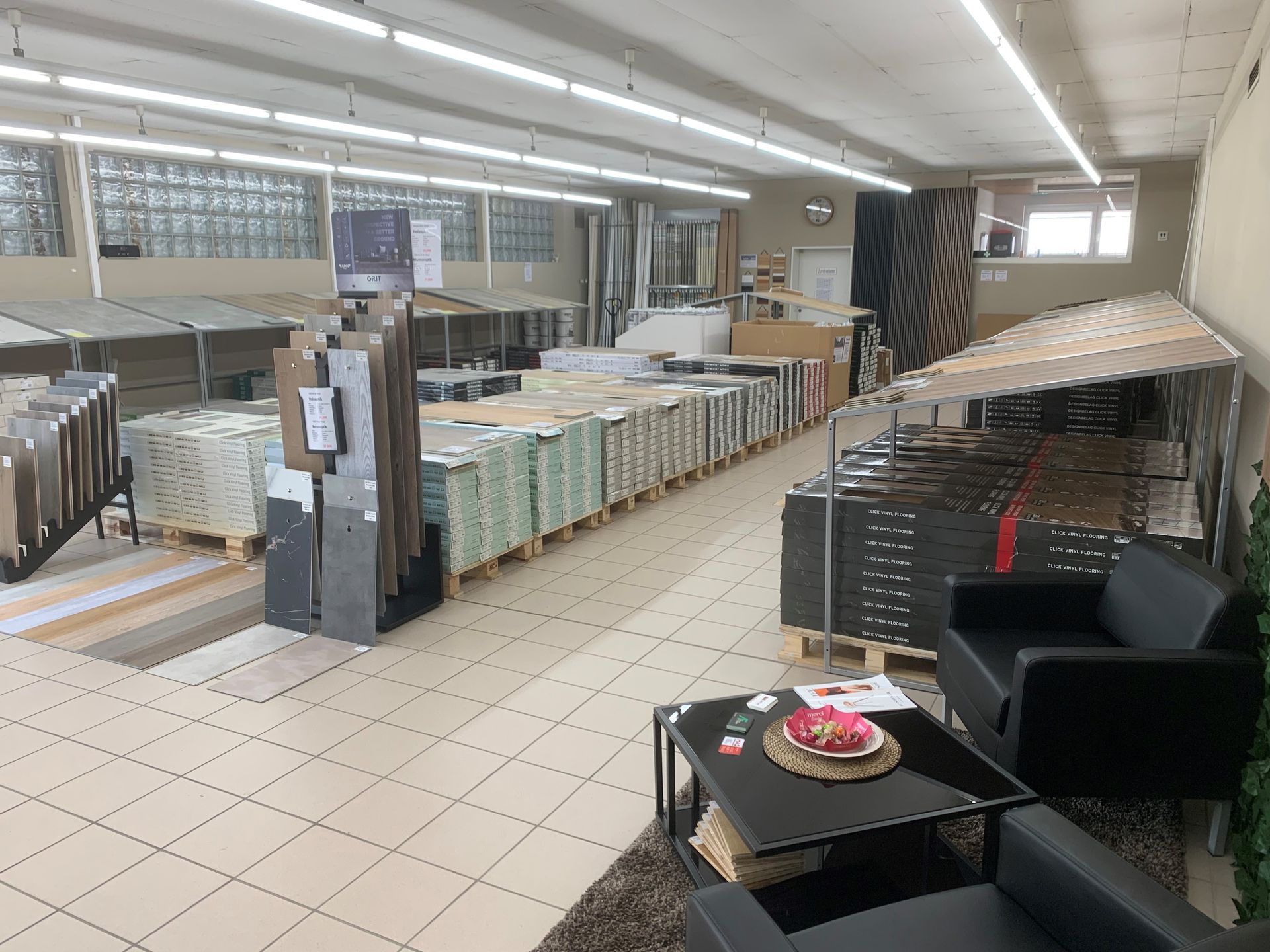 Ayes Floors | Vinylböden für jeden Lebensstil | Showroom & Verkaufsroom