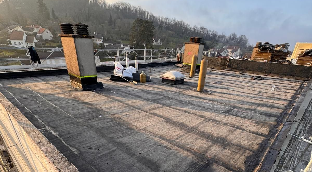 Étanchéité d'une toiture plate sur un bâtiment