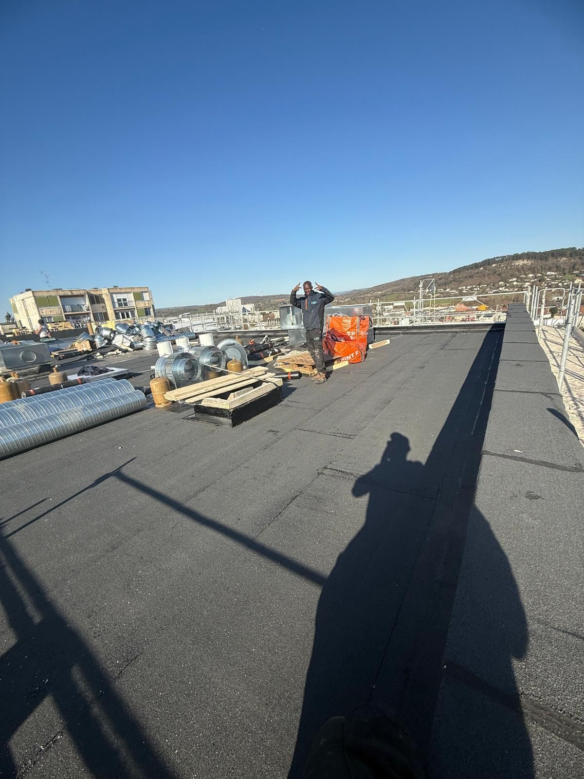 Une étanchéité finie sur un toit plat.