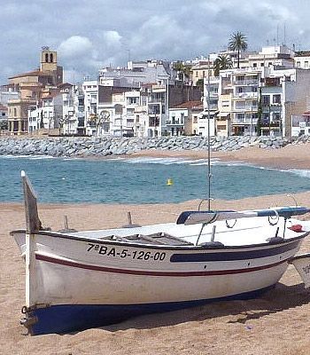 Un barco con el número 7ba-5 126 00