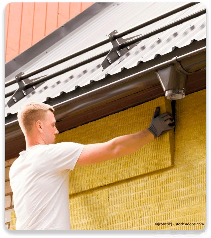 Mitarbeiter während Malerarbeiten