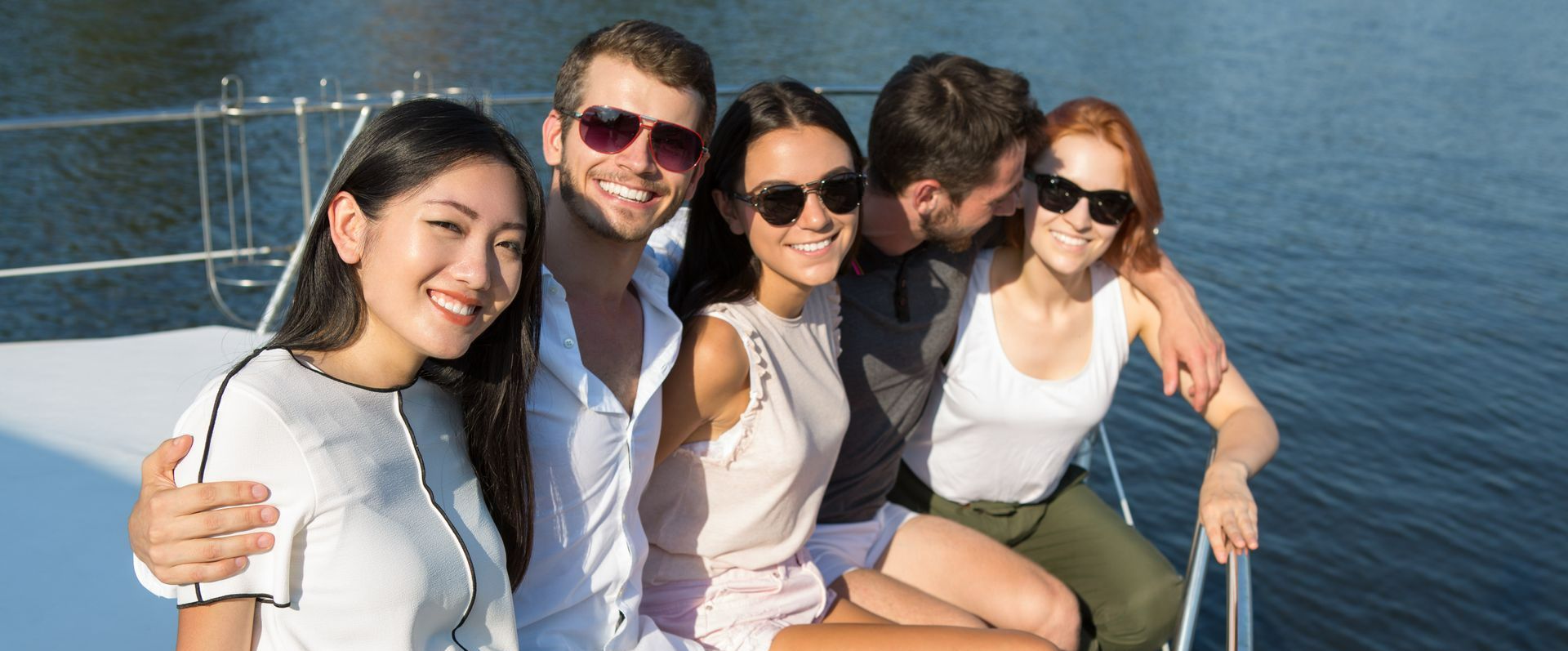 Des amis sur un bateau