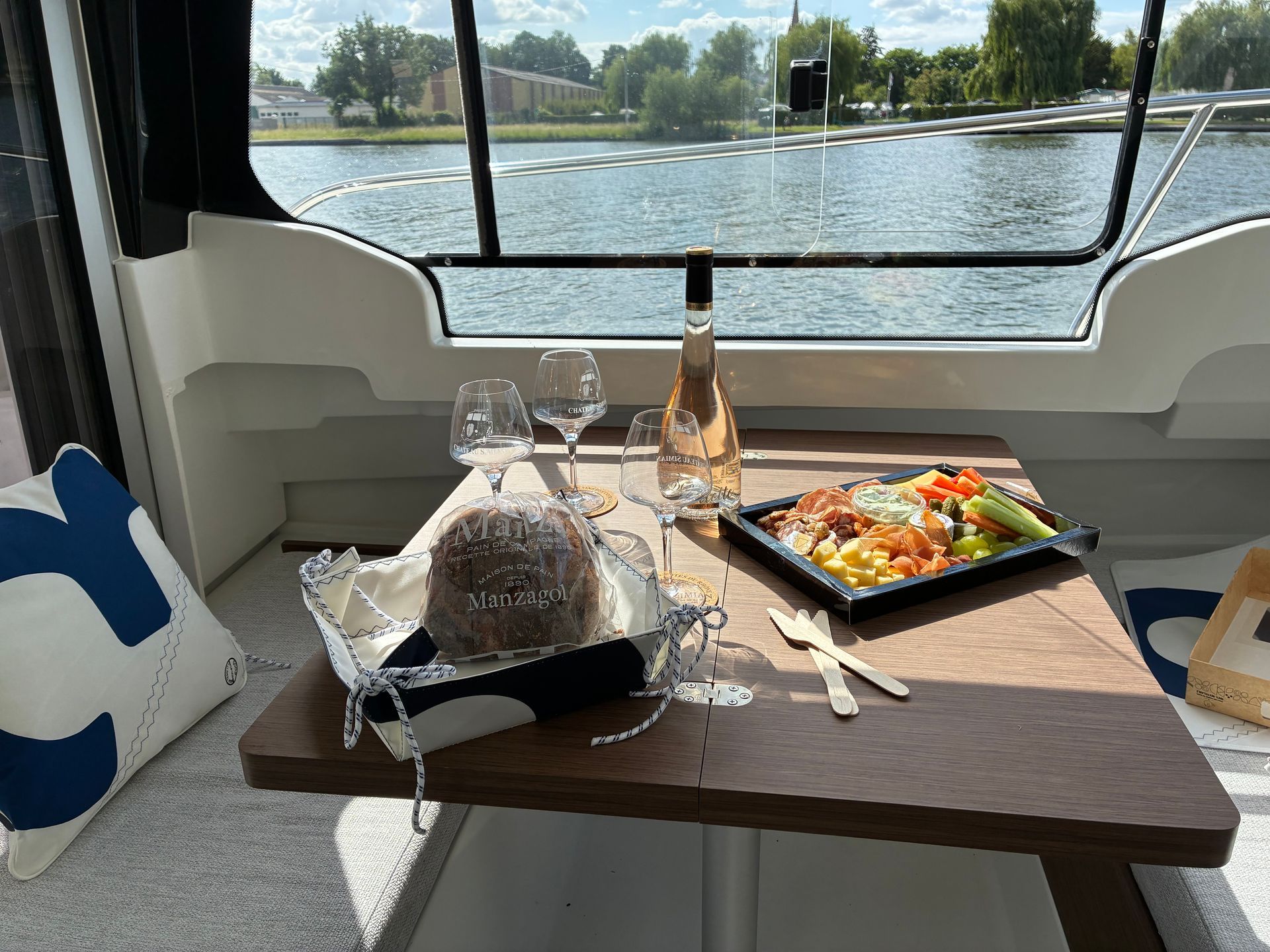 Des collèges sur un bateau