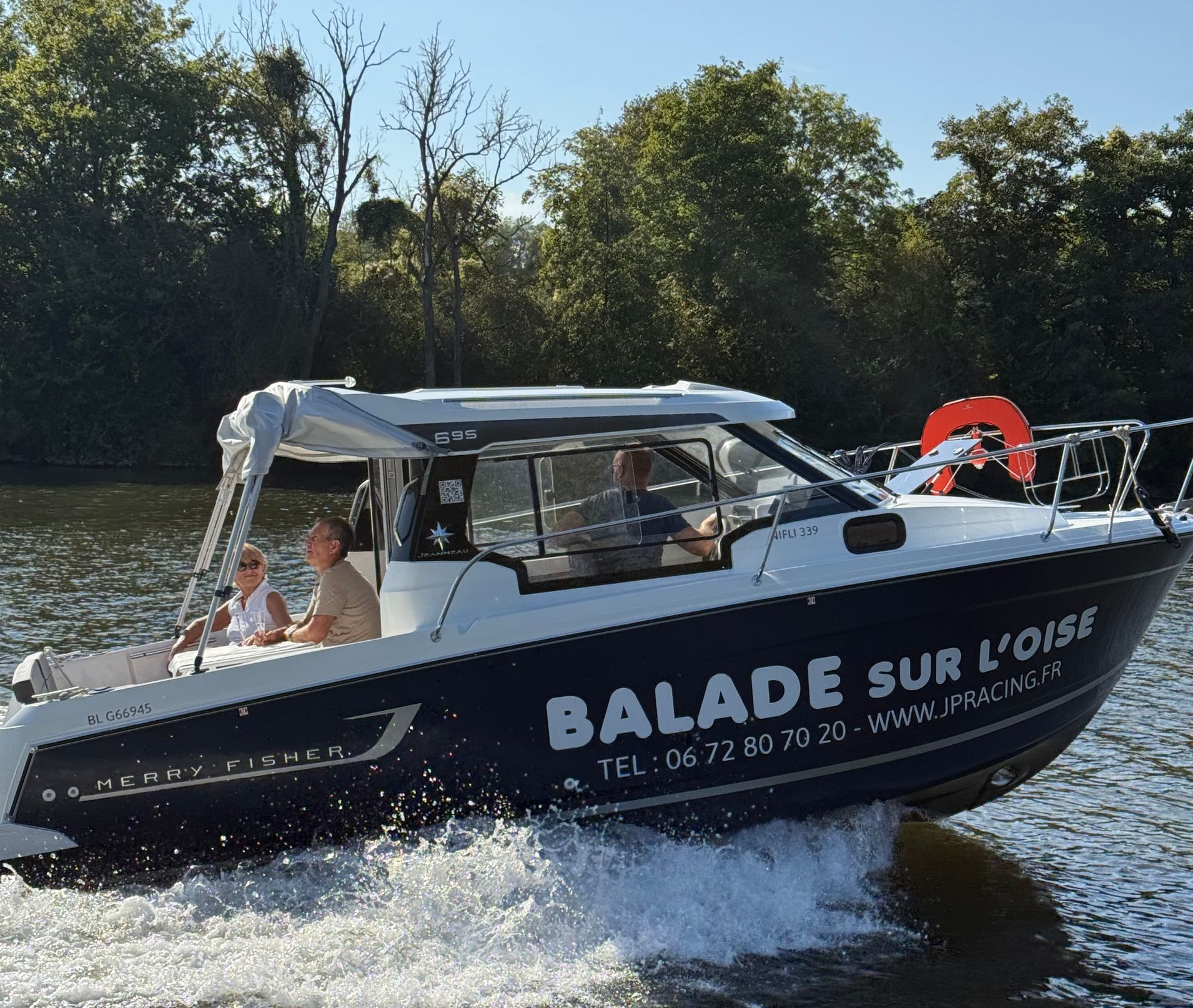 Famille sur un bateau