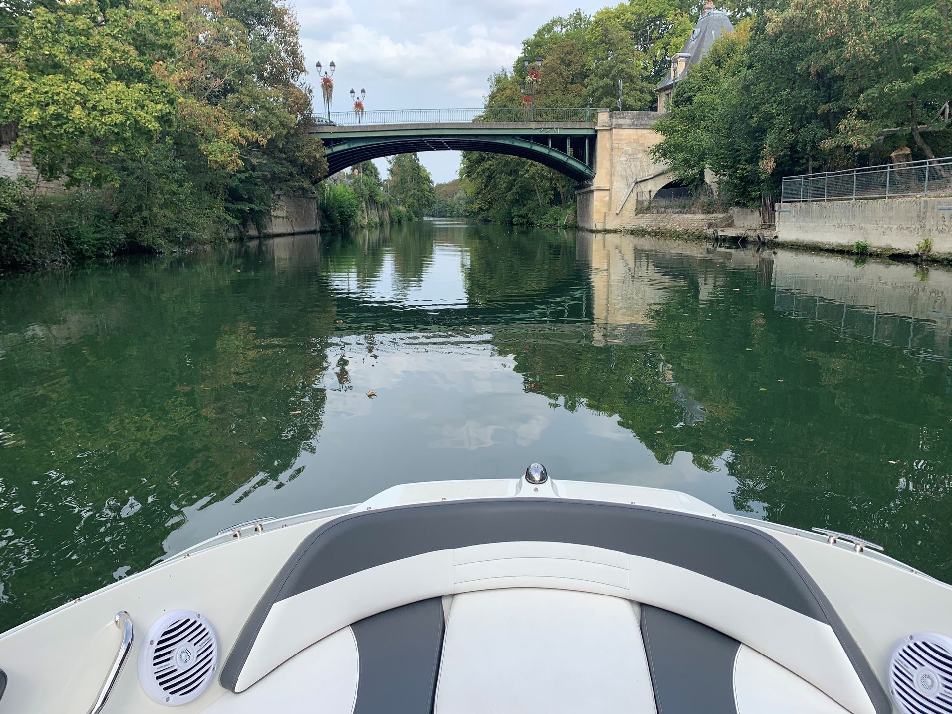Petit pont au dessus d'un affluent de l'Oise