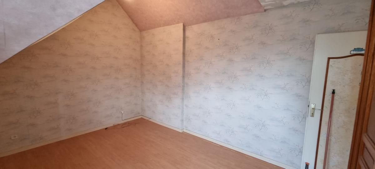 Image : chambre vide après débarras.