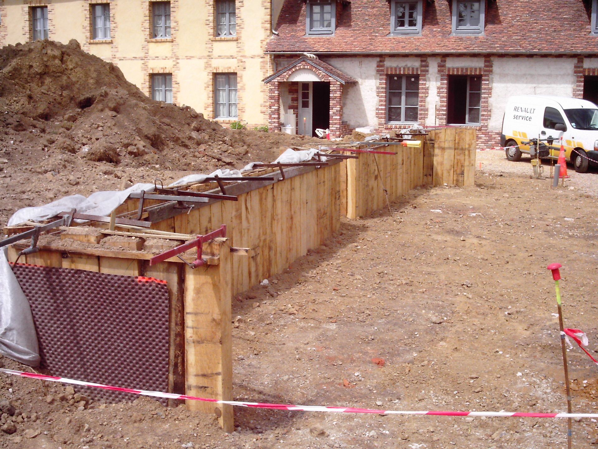 Création de murs de soutènement en bois