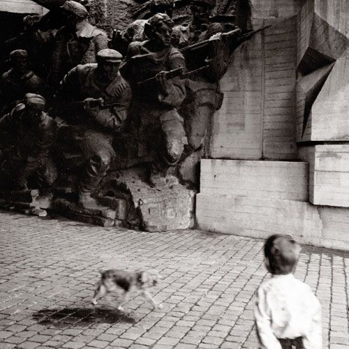 Tournage d'un film avec des soldats et un enfant