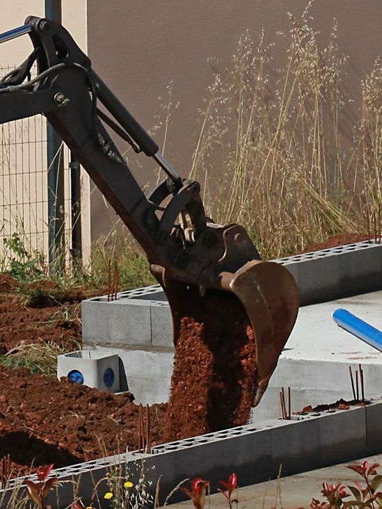Une pelle pour le terrassement