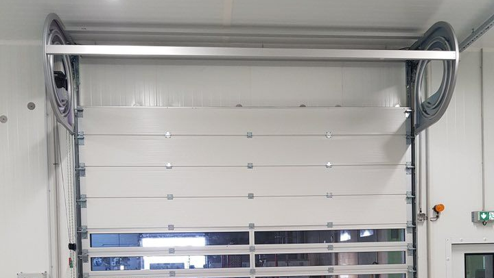 Porte souple blanche vue de l'intérieur