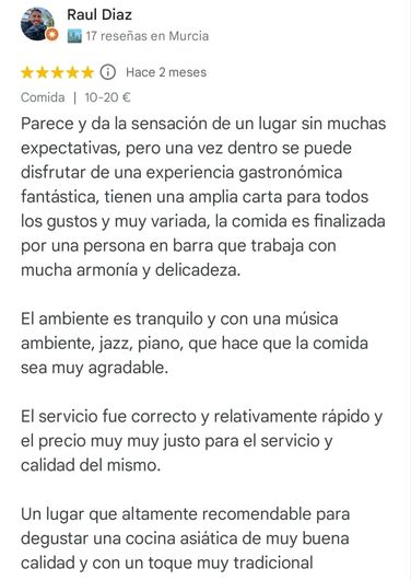 Reseña de un restaurante español que elogia la comida, el servicio, el ambiente tranquilo y la buena relación calidad-precio.