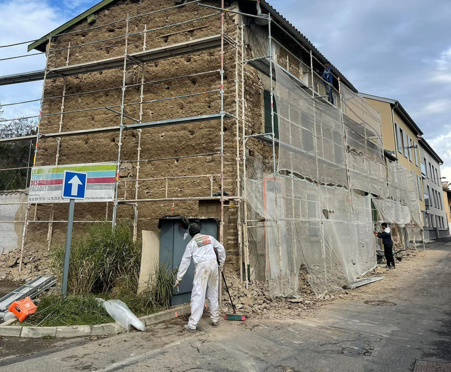 Pignon en pisé d'un maison ancienne