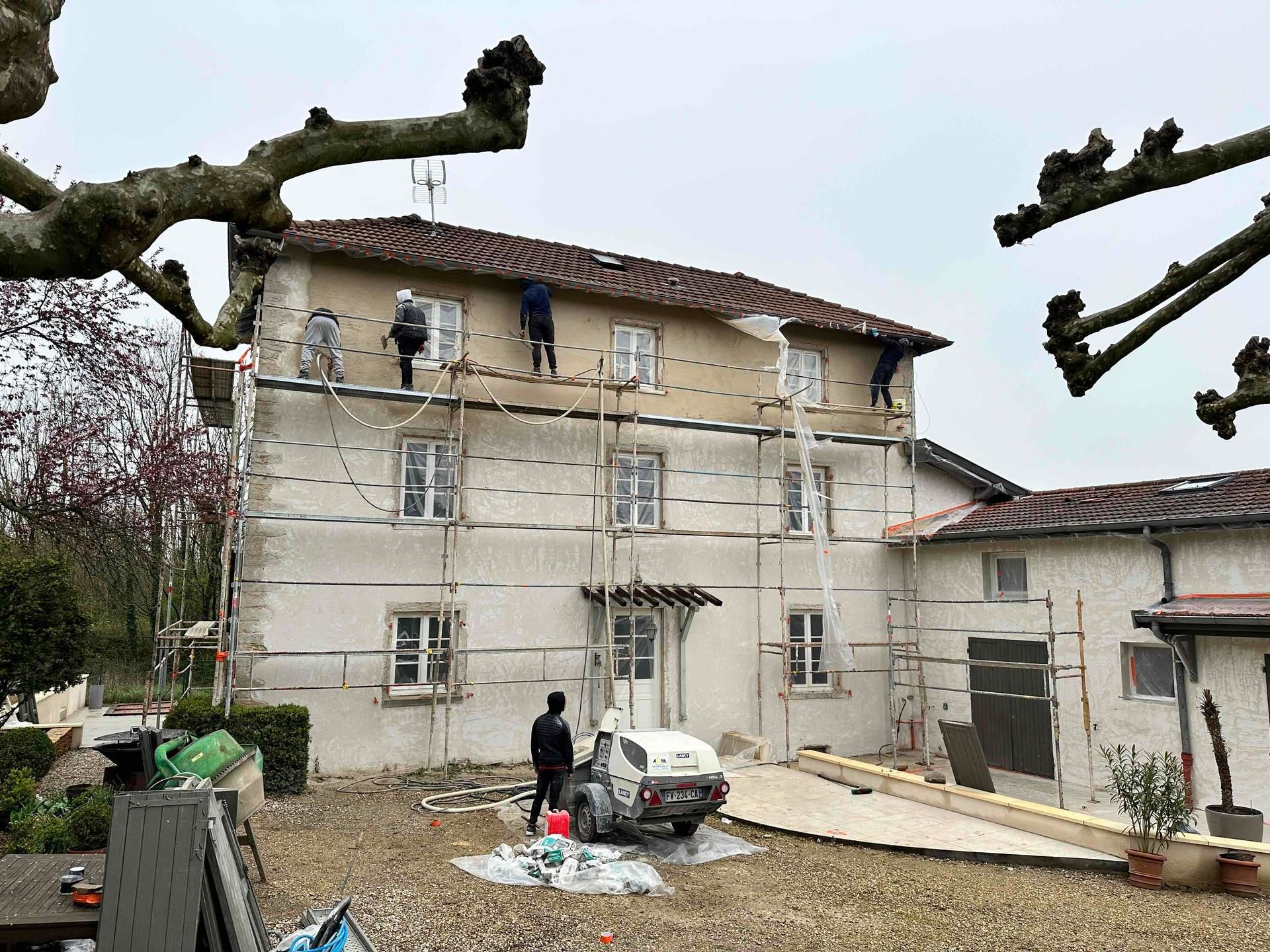 Projection d'enduit sur une façade