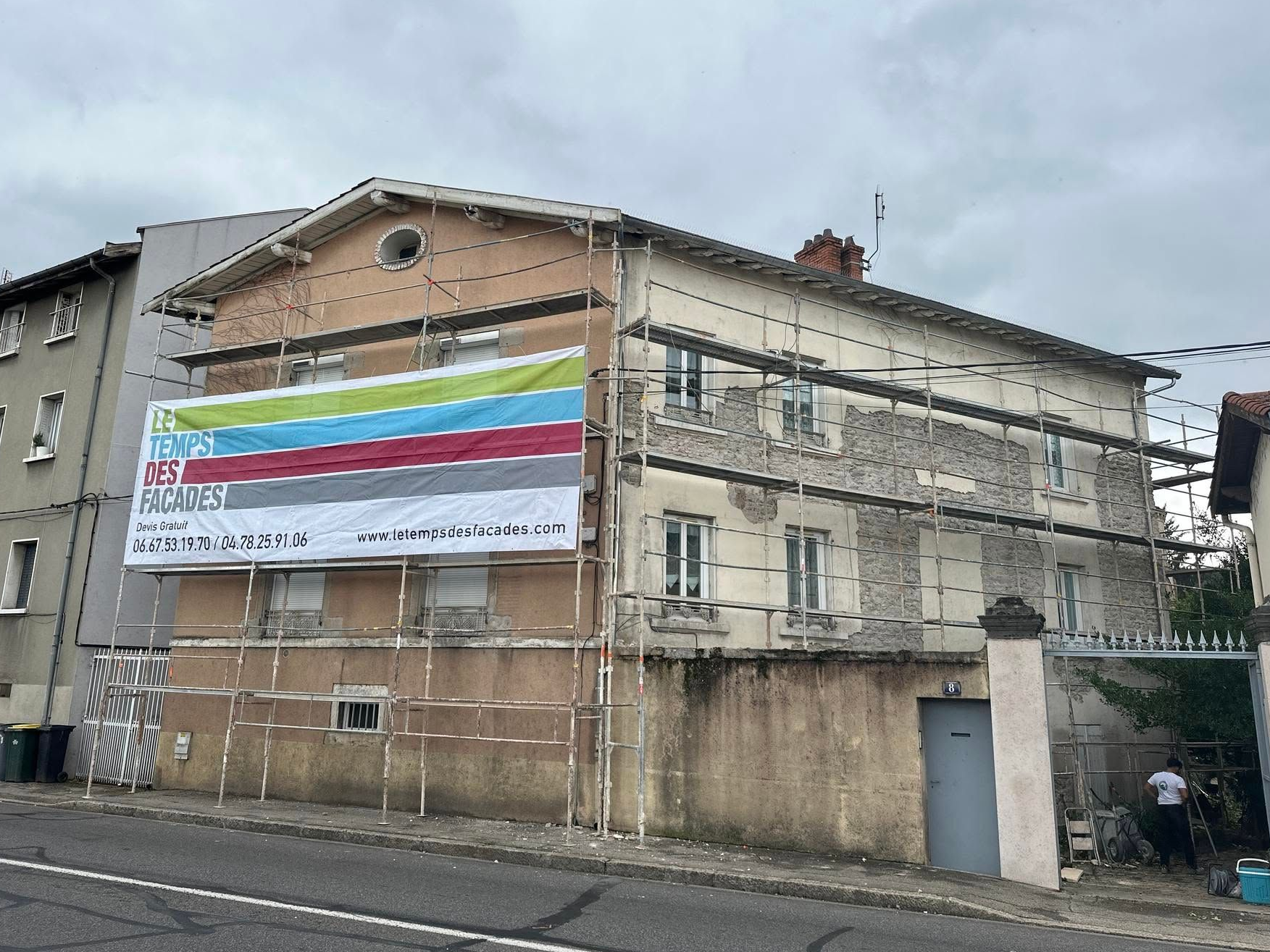 Façade de maison piquée à Lyon