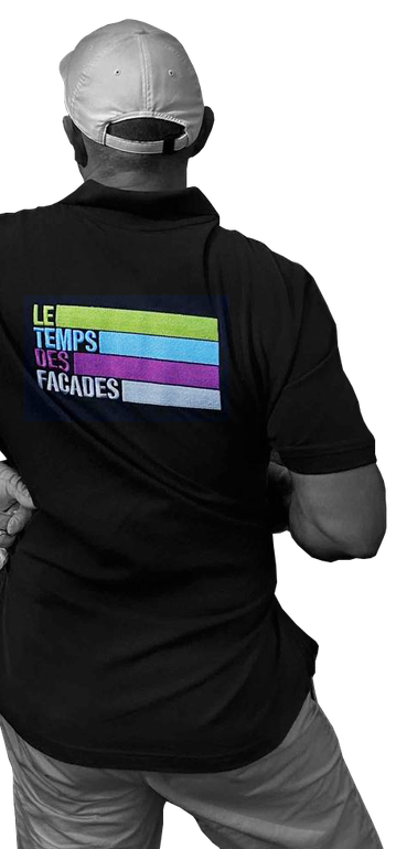 Homme avec un t-shirt du Temps des Façades