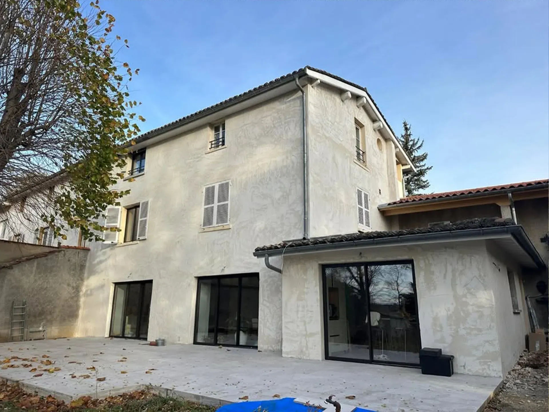 Maison avec application du sous-enduit