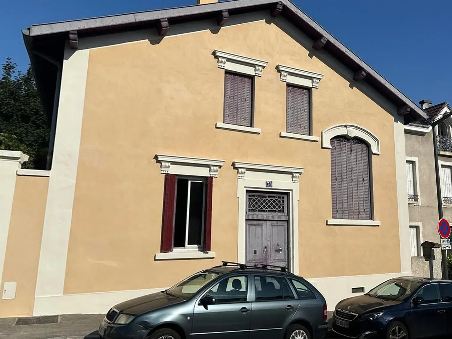 Ravalement à la chaux sur façade en mâchefer