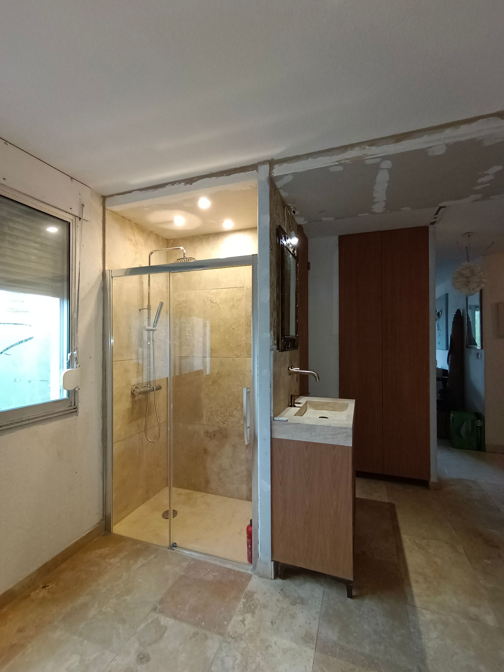 Une douche moderne.