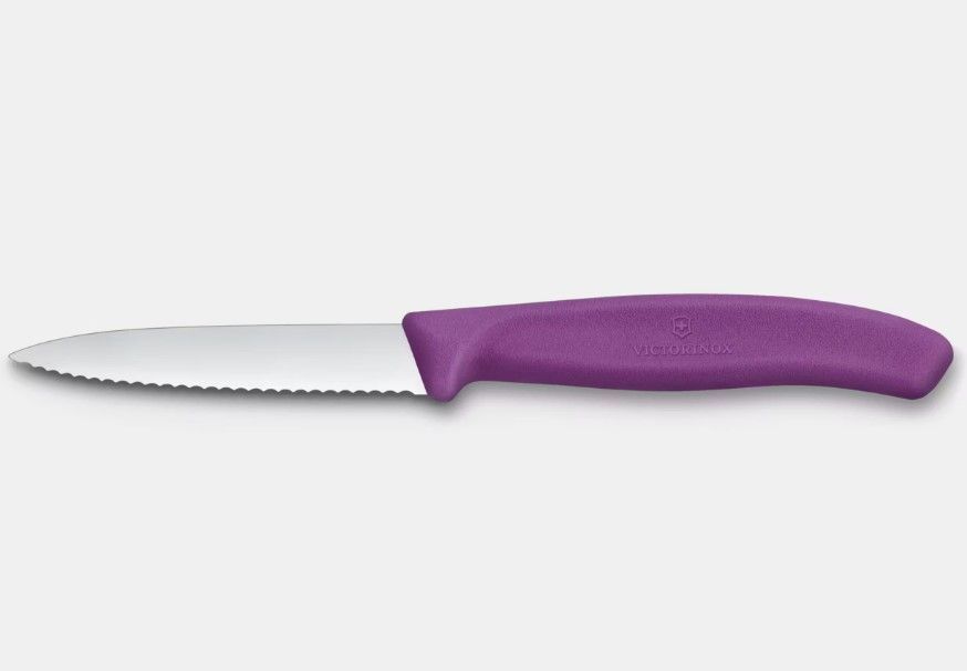Swiss Classic, couteau d’office, 8 cm, tranchant denté violet aubergine Victorinox Au Logis Ameublements