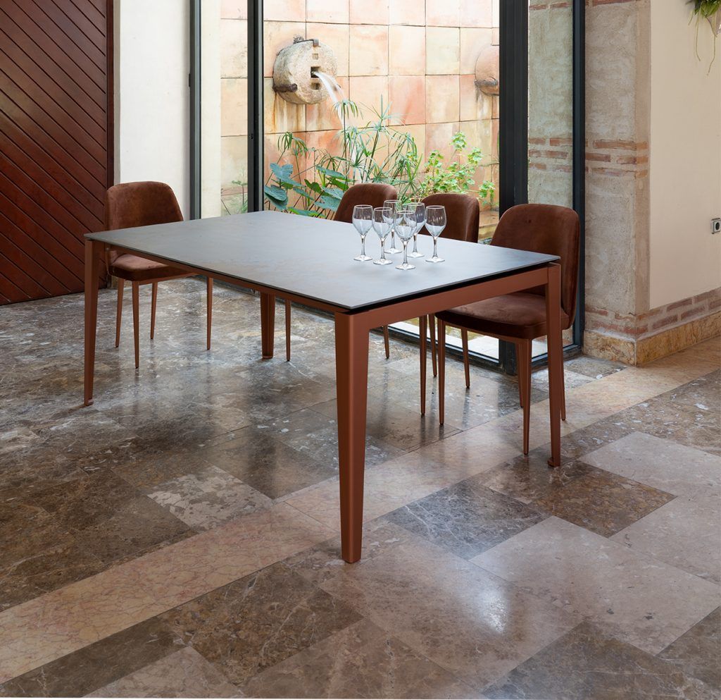 Table Dylan à allonge papillon Plateau et allonges DEKTON Marmorio+MDF + Supplément couleur métallique Pieds EF38 Cuivre Pure Designs Au Logis Ameublements