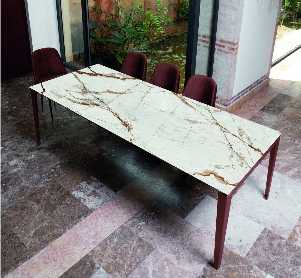 Table Dylan à allonge papillon Plateau et allonges DEKTON Marmorio+MDF + Supplément couleur métallique Pieds EF38 Cuivre Pure Designs Au Logis Ameublements