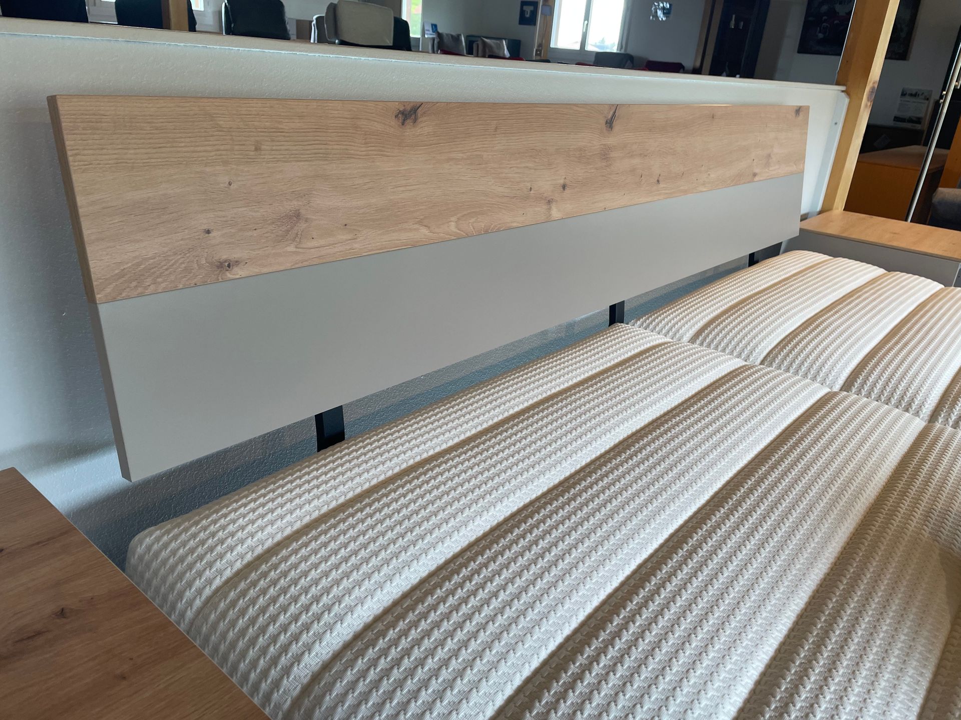 Cadre de lit pied noir conique Setup Omlin Au Logis Ameublements