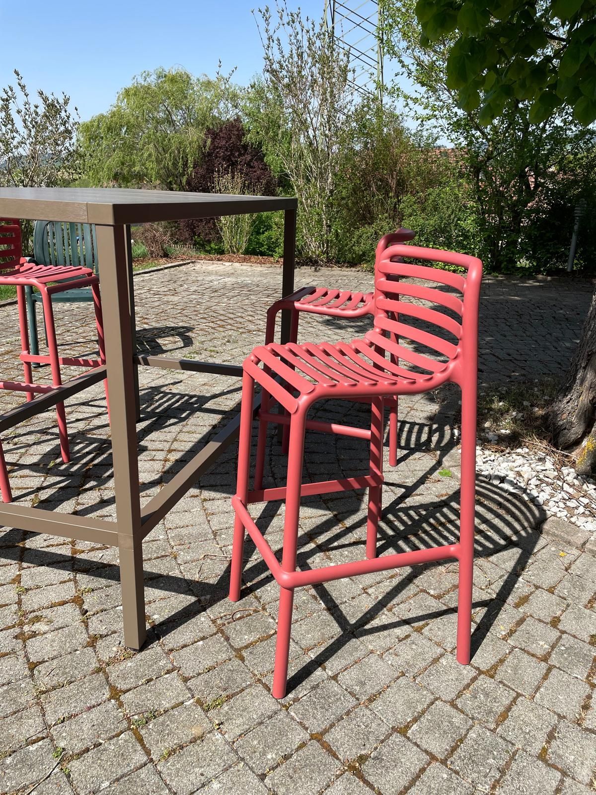 Table Cube 140x80cm Kit Cube High et Doga Stool Nardi Au Logis Ameublements