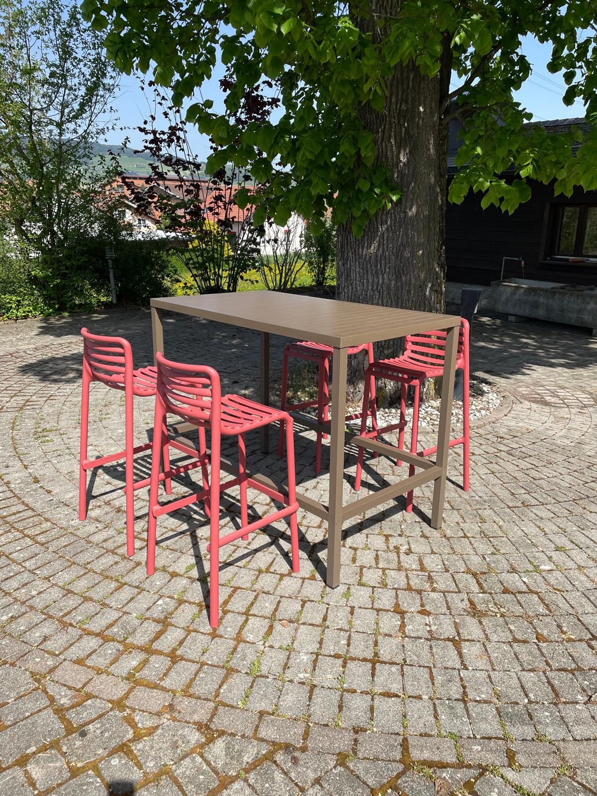 Table Cube 140x80cm Kit Cube High et Doga Stool Nardi Au Logis Ameublements