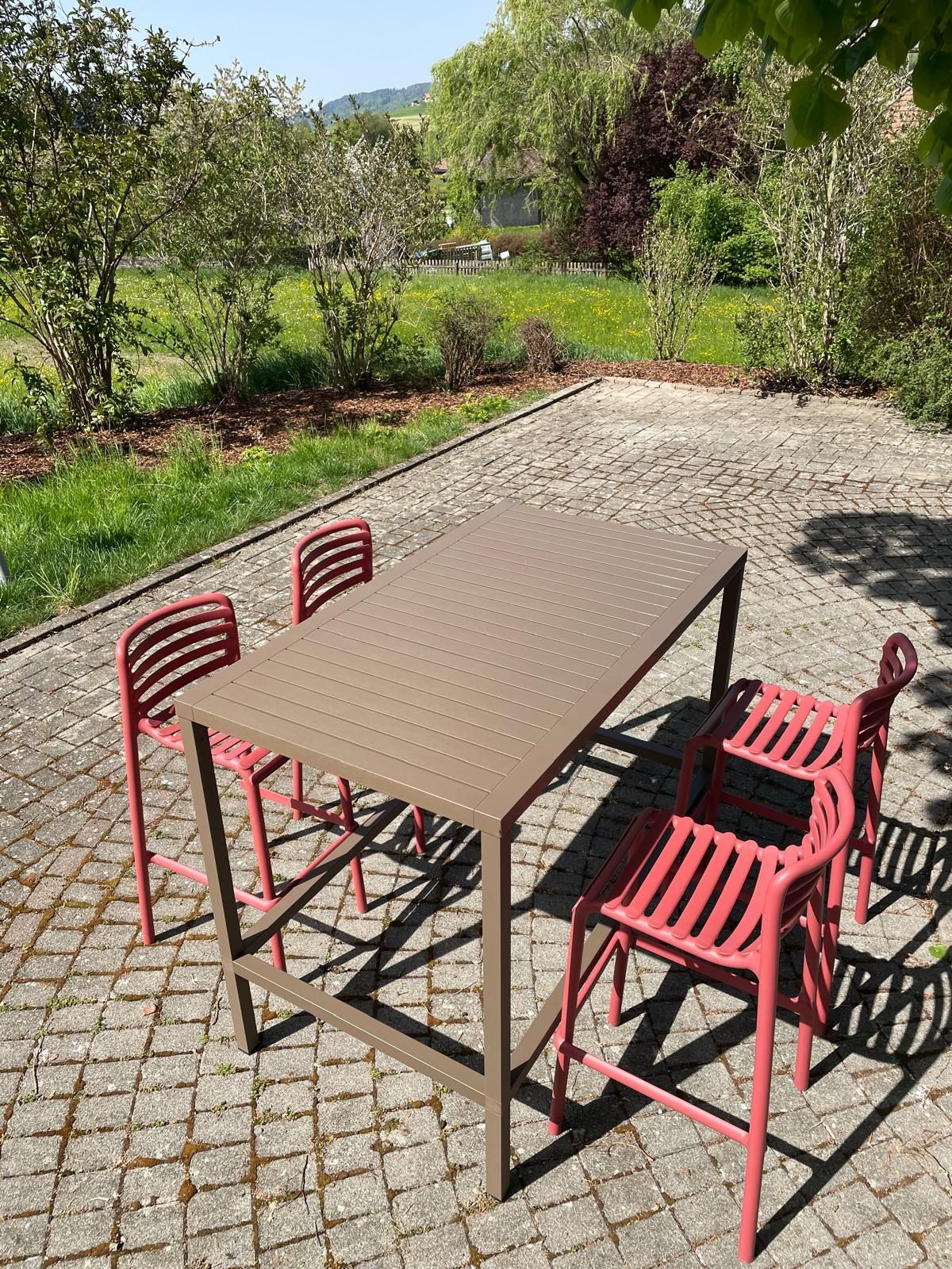 Table Cube 140x80cm Kit Cube High et Doga Stool Nardi Au Logis Ameublements