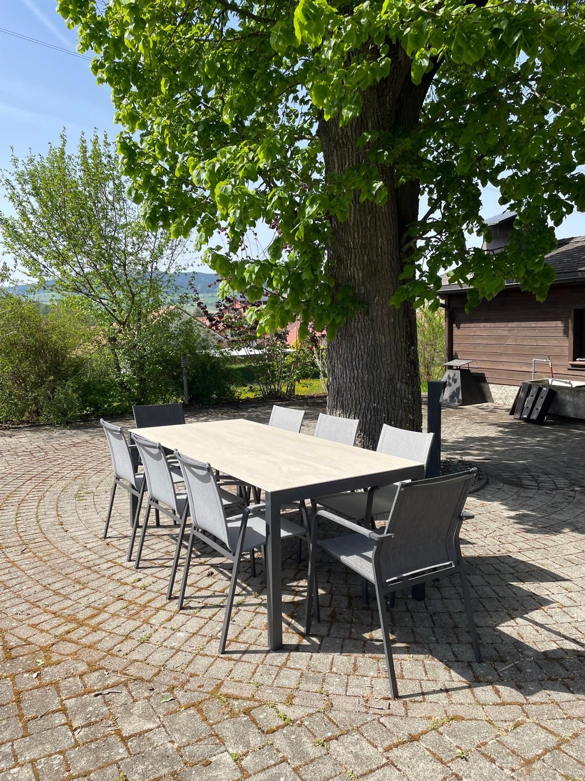 Table Etna 2 allonges  et Fauteuil Cruz et Denia Sit-Mobilia Au Logis Ameublements