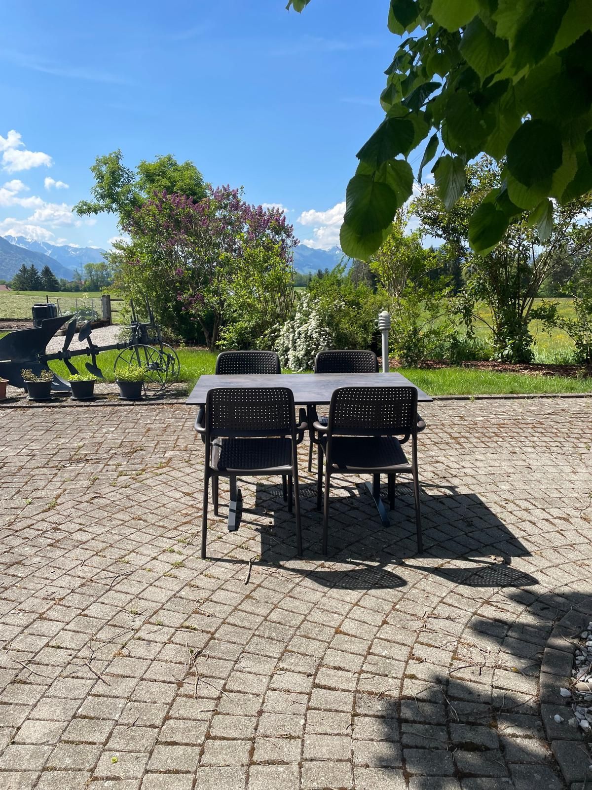 Table Colorado rabattable Si-Mobilia + Fauteuil Bora Nardi Au Logis Ameublements